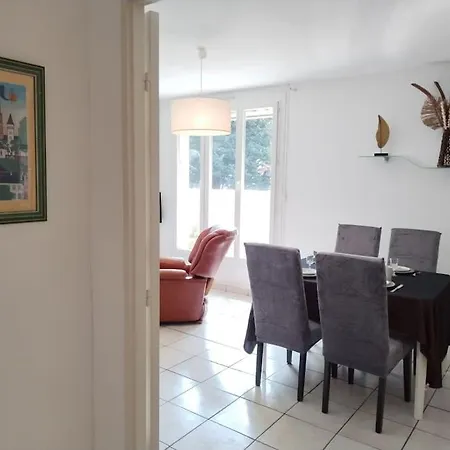 Le Repere - Ideal Famille Ou Amis - *